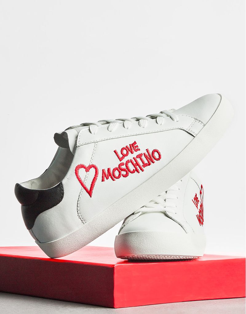 Sneakers Love Blancos Con Logo Rojo