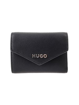 Billetera Hugo con textura granulada y logo metálico para mujer