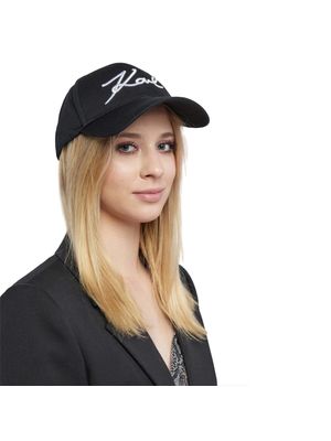 Gorra Karl Lagerfeld con diseño versátil y ajuste trasero para mujer
