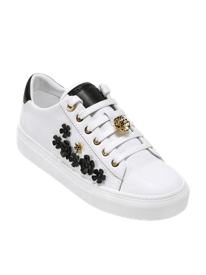 Zapatillas karl lagerfeld con flores negras en relieve y detalle dorado para mujer